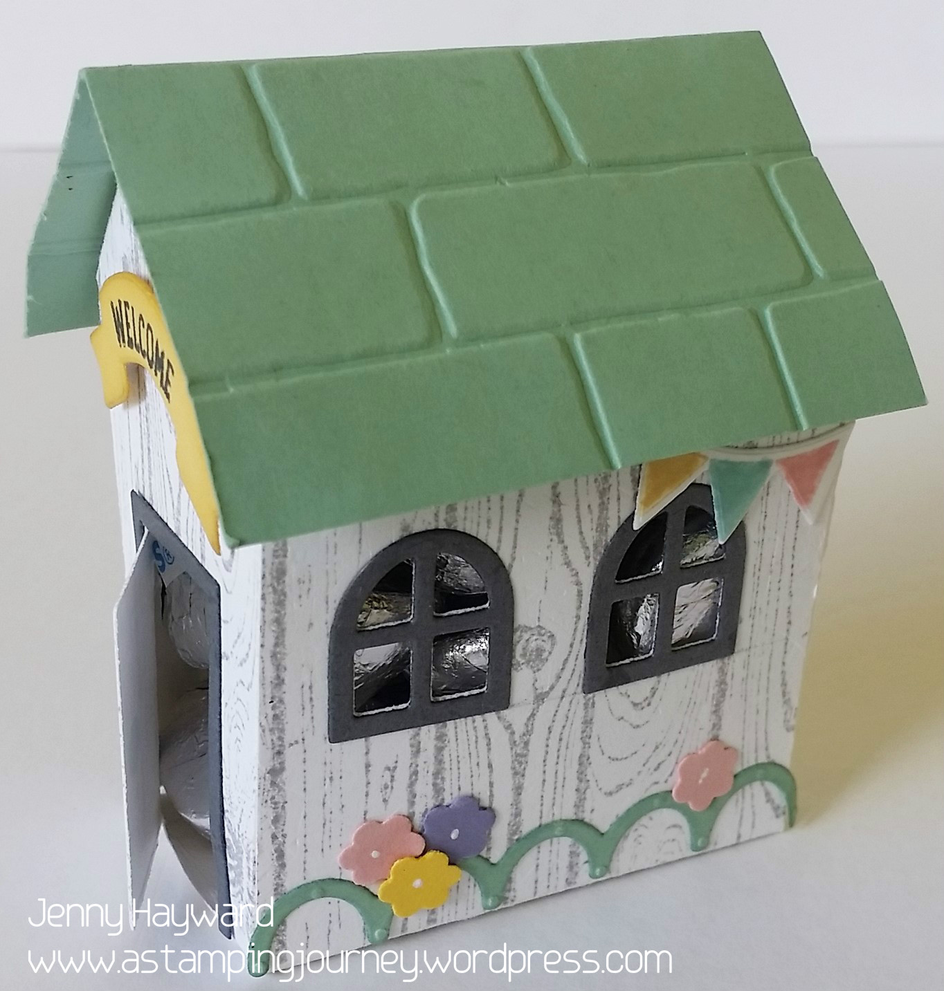 mint-macaron-larger-house